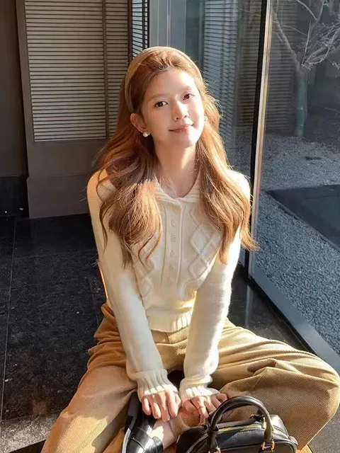 

Корейский дизайн Ne Трикотаж Женский зимний новый ленивый высококачественный утягивающий внутренний свитер Топ Витой вязаный свитер Slim Fit ...