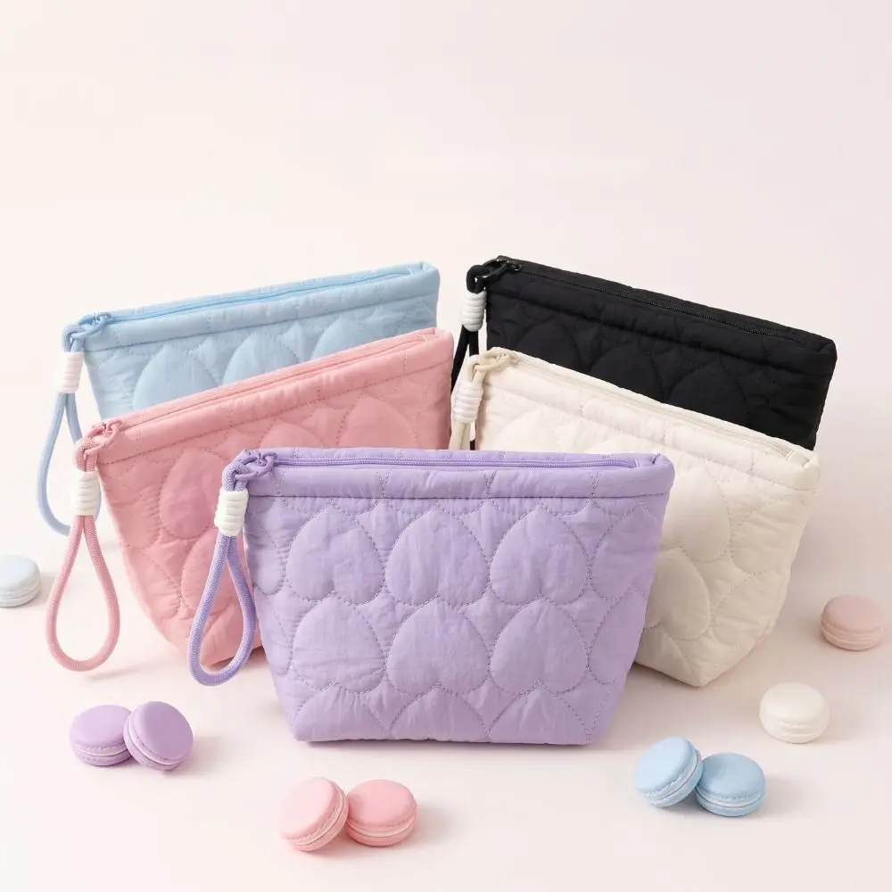 Large Capacity Cosmetic Bag Soft Inner Lining Heart Quilted Makeup Storage Bag with Lanyard Portable Lipstick Organizer Pouch