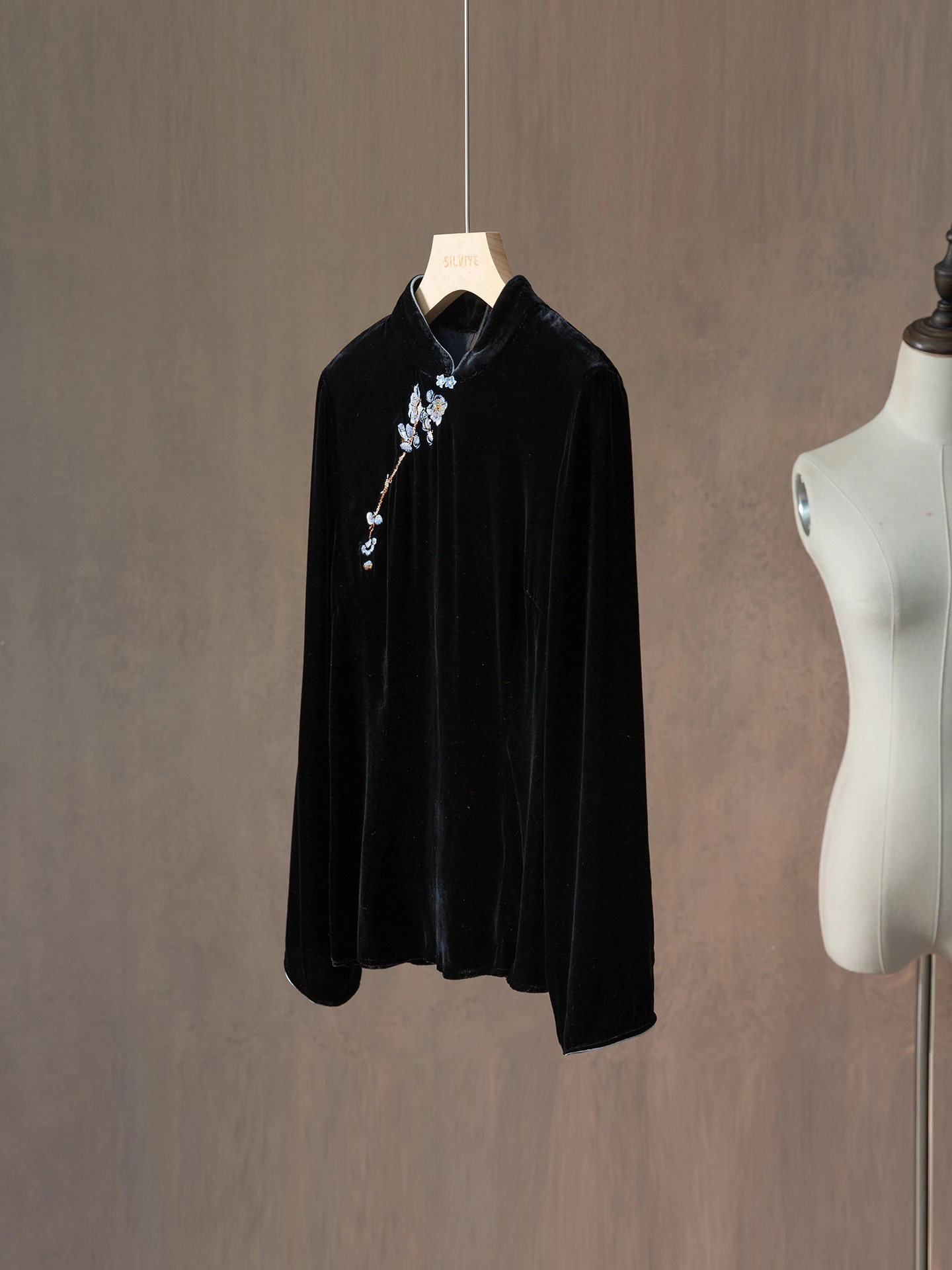 

Ele Embroidered Velvet Long Sve Overhead irt Women Loose Slimming Agel Personali Chinese Sle Stand Collar Top