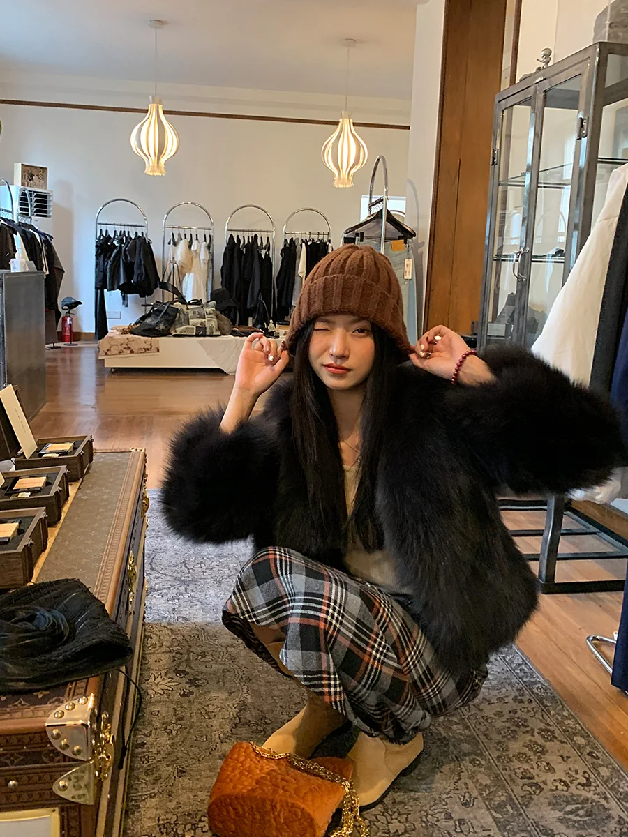 Fur Short Jacket Women's Solid Color Casual Slim Fit Fashionable High-End Slimming Fox Fur Thick Warm Three-Button V-neck Winter