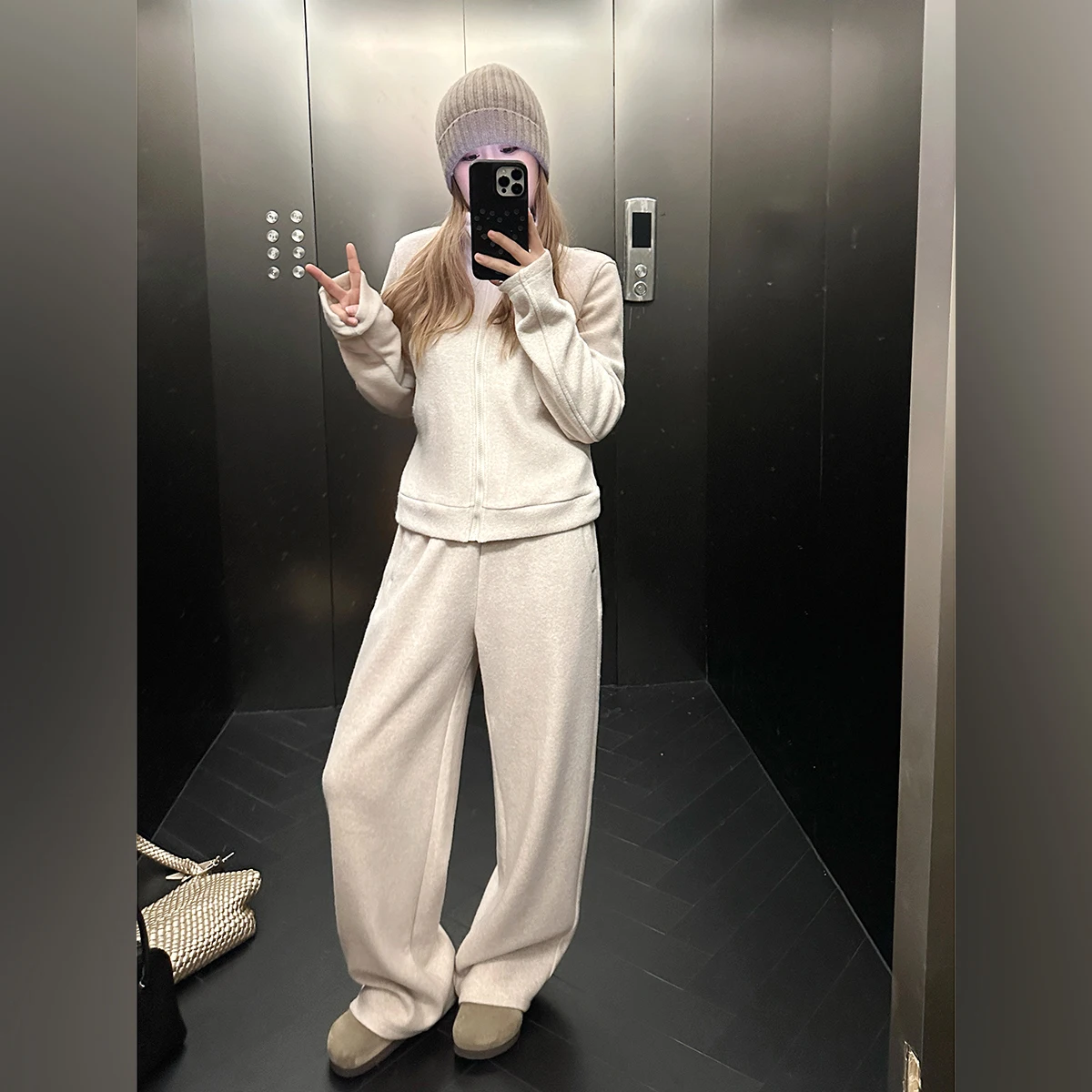 

Zeng Yueban Limited Edition Thiened Hooded Sweatirt Set for Women Detachable Fur Collar Eco-friendly Winter Faion Set