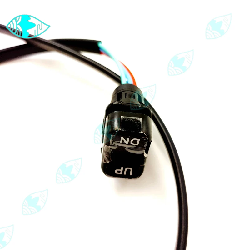 

703-82563-31-00 (новый тип) Переключатель отделки и наклона 703-82563-30 Подходит для блока дистанционного управления подвесным мотором Yamaha 703