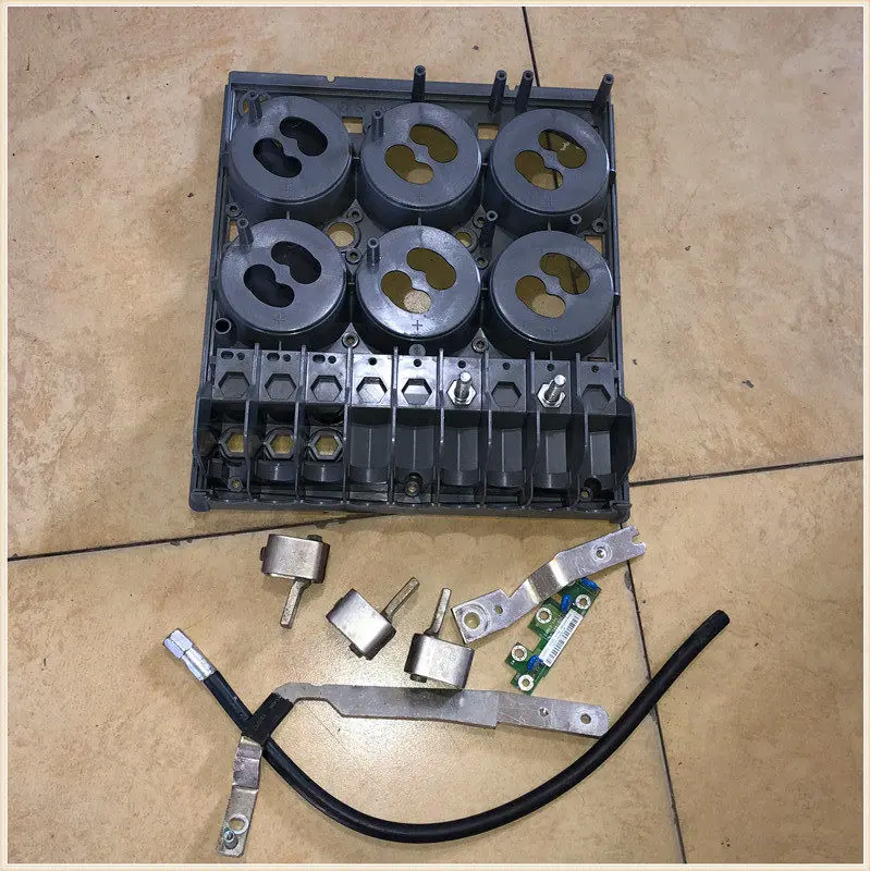 

Пластиковый клеммный блок для инверторов ABB серий ACS510 и 550, 75/90/110/132 кВт