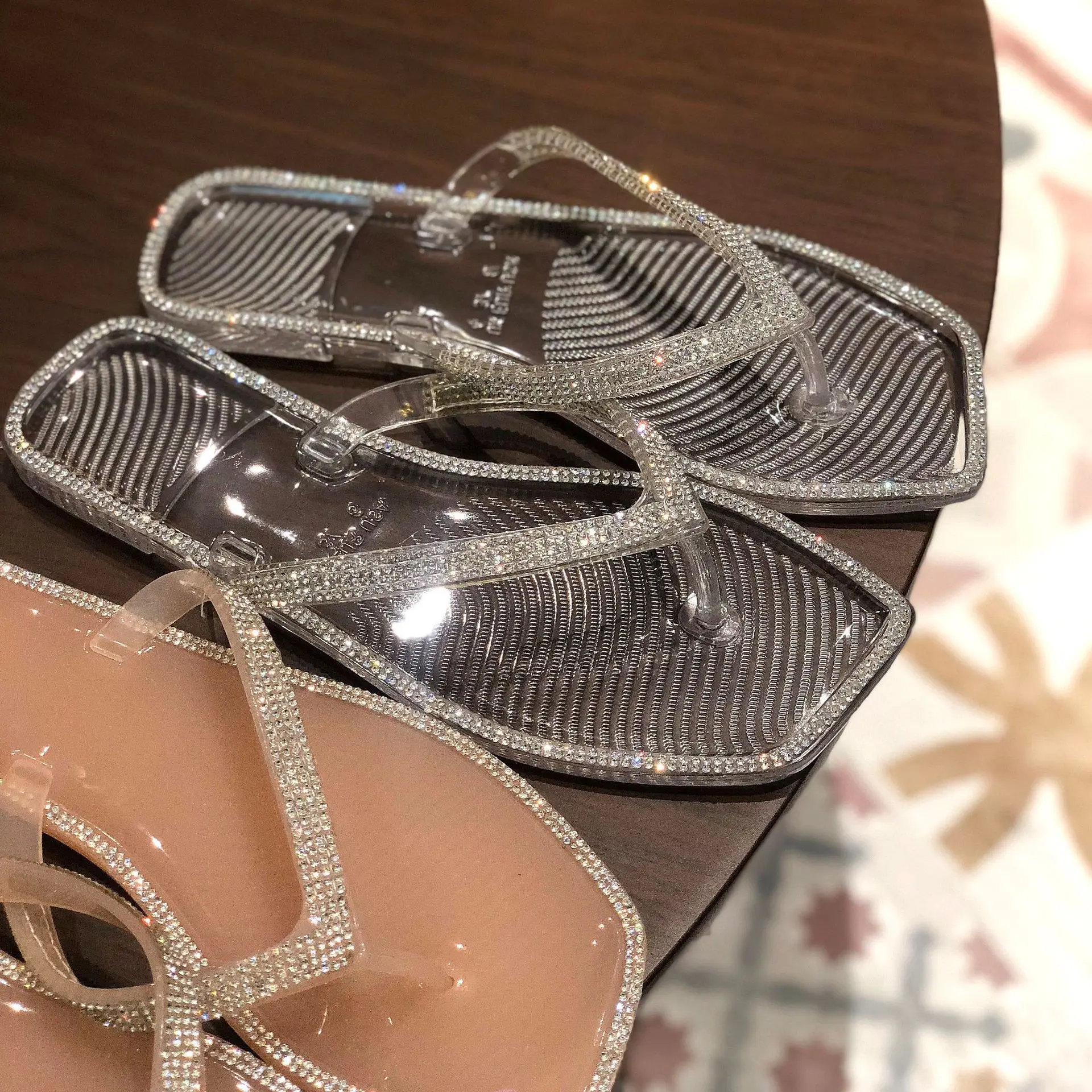 Tongs d'été pour femmes, chaussures de gelée de plage, pantoufles en cristal strass à tête carrée, sandales féeriques pour dames, nouvelle collection