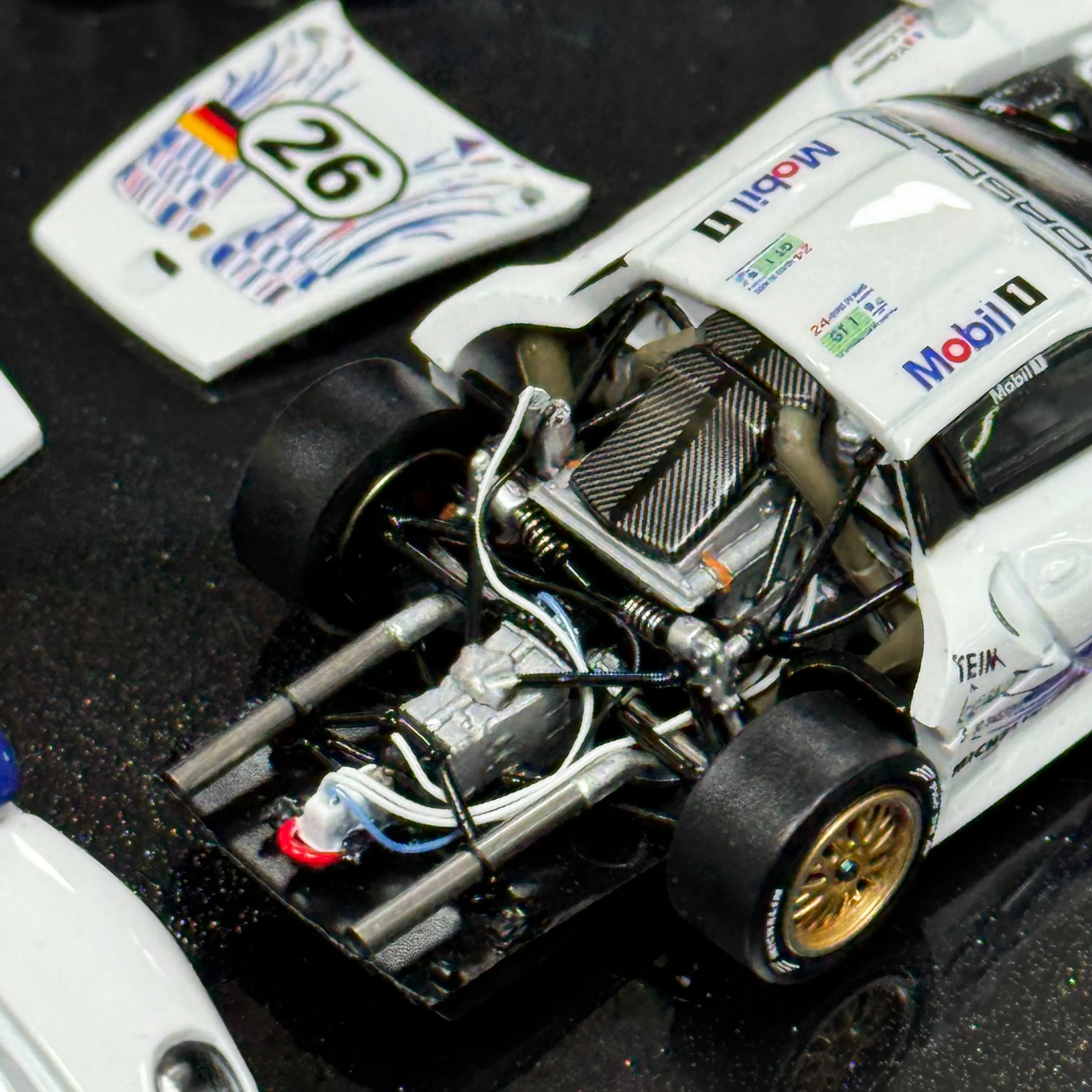 TSD Porsche 911 GT1 24H Mans 1997 25 26 Open Hood 1:64 Detail