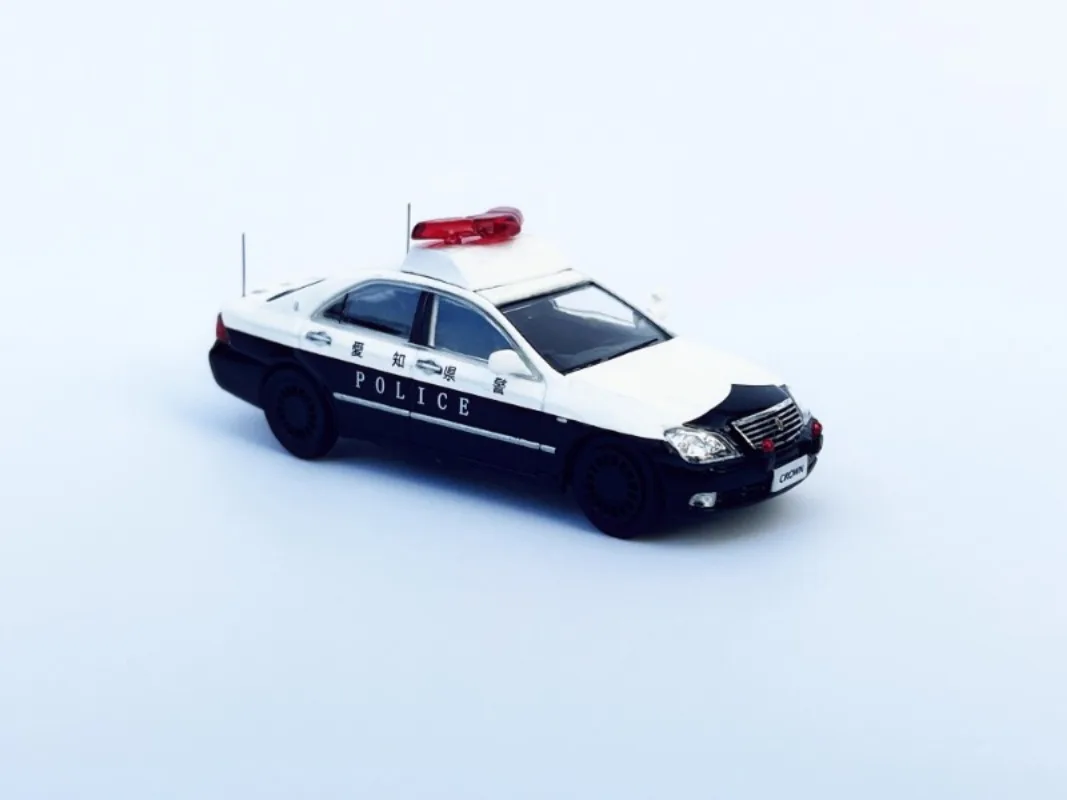 Diecast 1/64 Scale Dcm The 12th Toyota Crown Alloy Car Model Toy Aichi-ken Police Car Collectible Ornament Souvenir Boys Gift