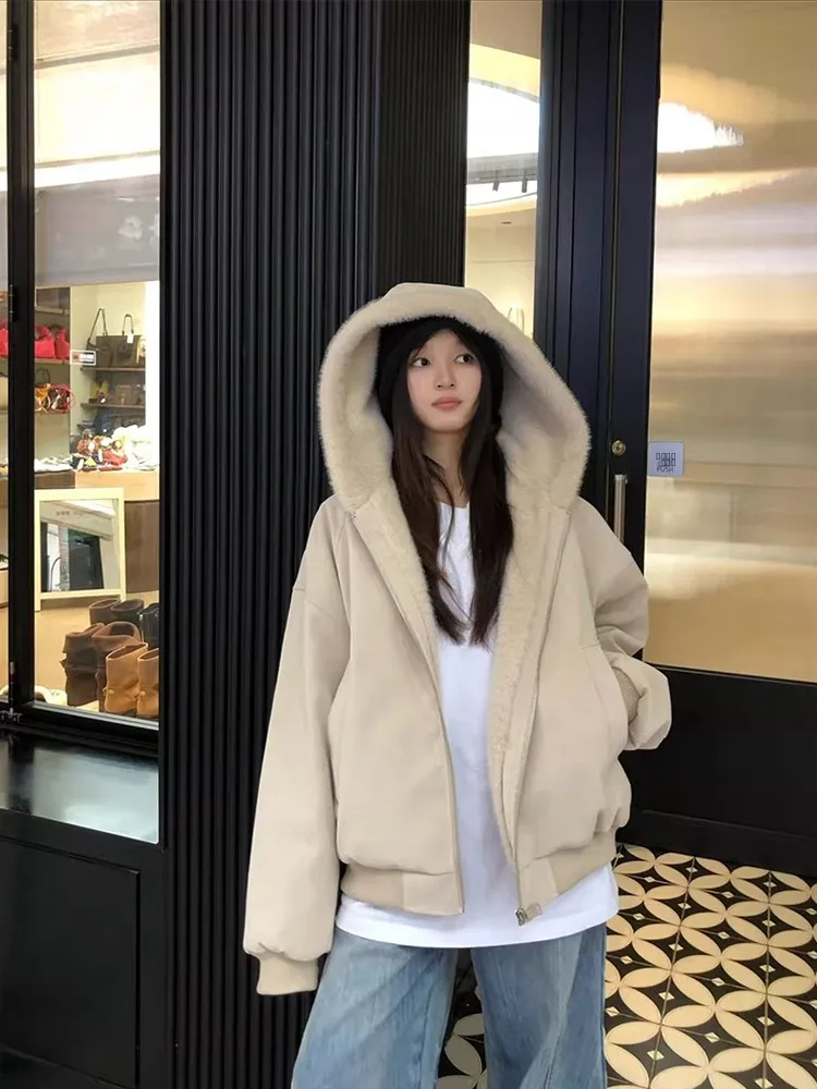 

Женская зимняя утепленная хлопковая куртка с капюшоном на флисовой подкладке, теплая, ветрозащитная, приталенная, не объемная, для повседневной носки, стандартный крой