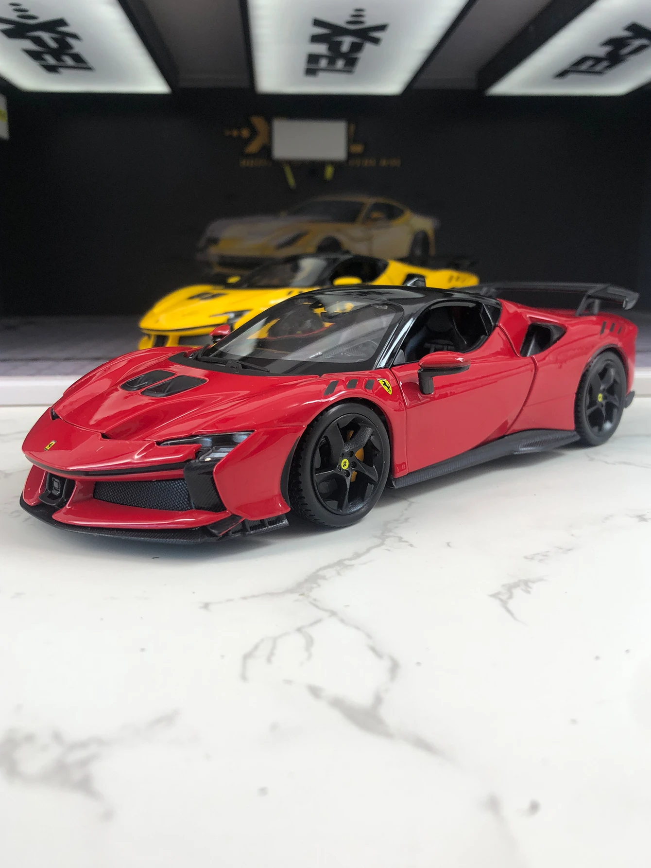 

Bburago 1:24 имитация цинкового сплава Ferrari SF90 XX Stradale модель автомобиля, статическое украшение, металлический коллекционный подарочный автомобиль