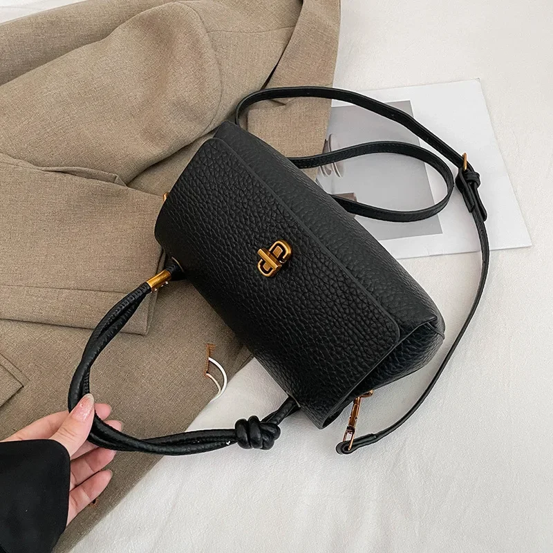 Nowa torebka crossbody w stylu retro z 2025 roku - mała torebka na ramię w stylu vintage, modna torebka na jesień i zimę dla kobiet (czarna/brązowa)