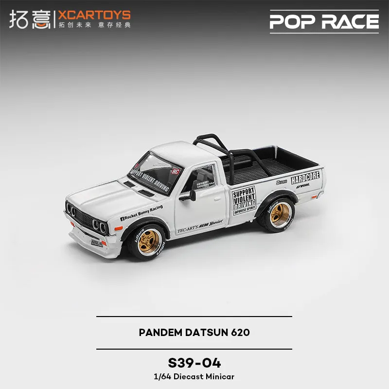

XCARTOYS 1/64 Nissan Datsun S39-04 PANDEM DATSUN 620 White Pickup Truck Alloy Model Birthday Gift Toys Home Decoration