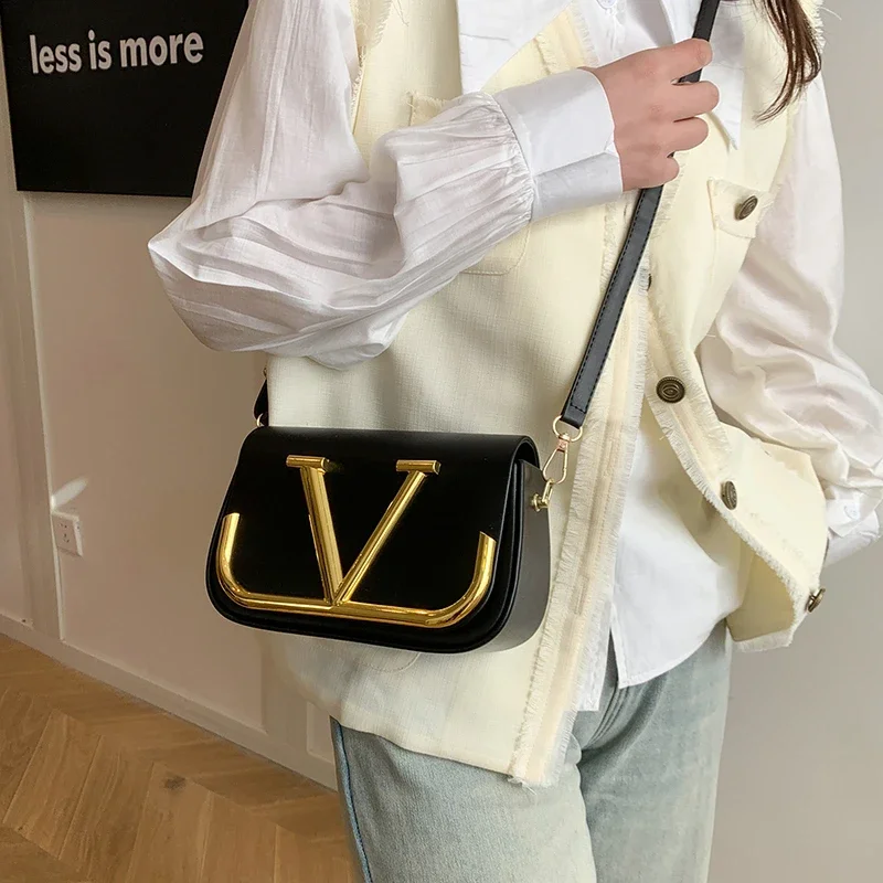 

Chic Parisian-Style Tote Bag for Women Elegant Crossbody Handbag Minimalist Vintage Leather Purse with Trendy Letter Logo Design