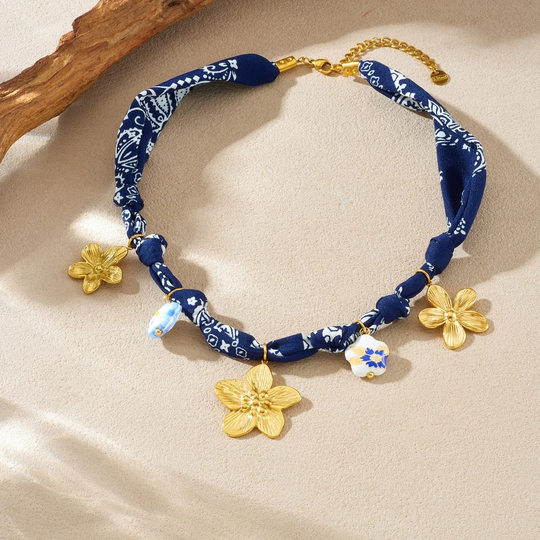 LAMENGLY 316L الفولاذ المقاوم للصدأ نمط العرقية الملونة الشريط الرجعية القلب ستار الشمس زهرة ليف قلادة قلادة سيدة رواية سلسلة عنق