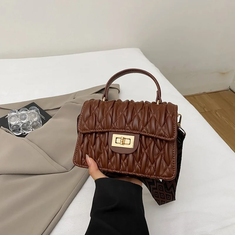 

Elegant Vintage Classic Leather Handbag Designer Paris Fashion Large Capacity Messenger For Women