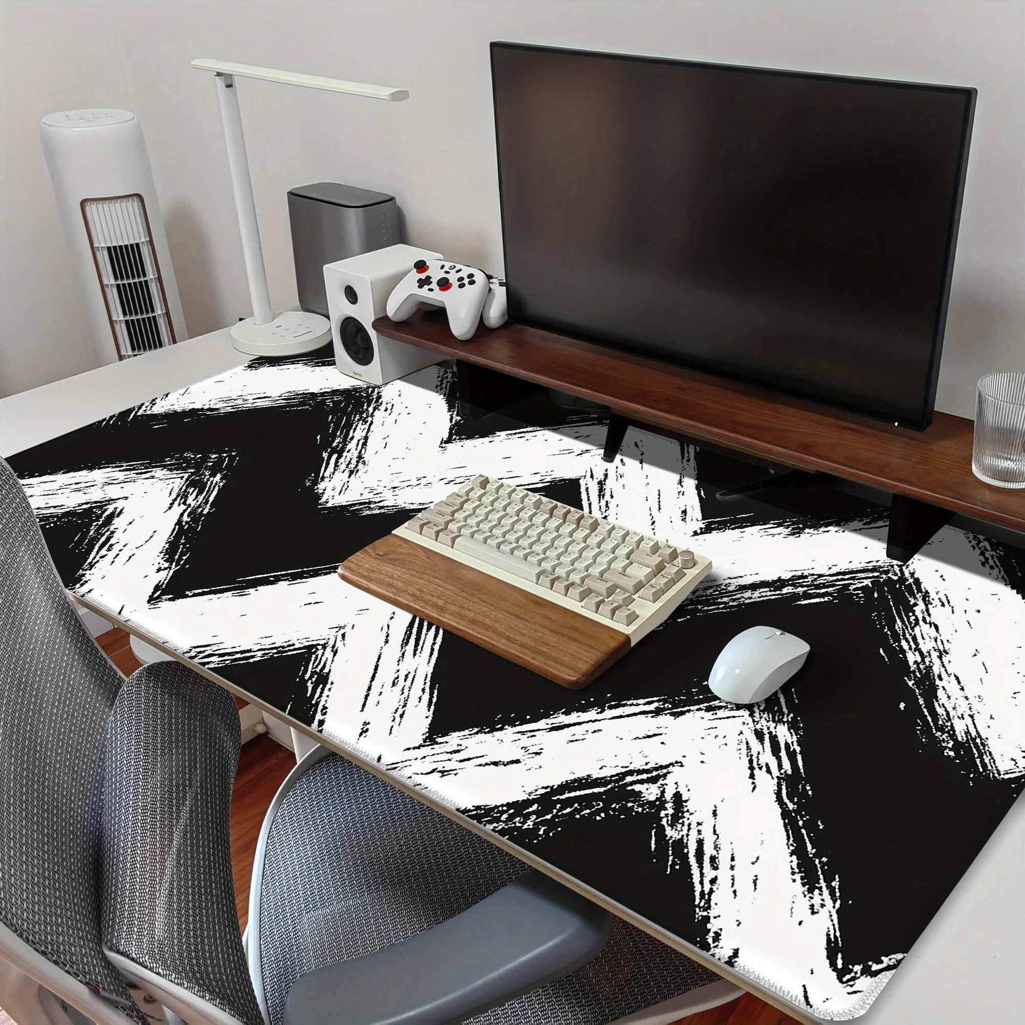 

Black & White Graffiti Pattern Mouse Pad Large Rubber Non-slip Desk Accessories Mousepad for Office and Gamer Keyboard Decor Mat