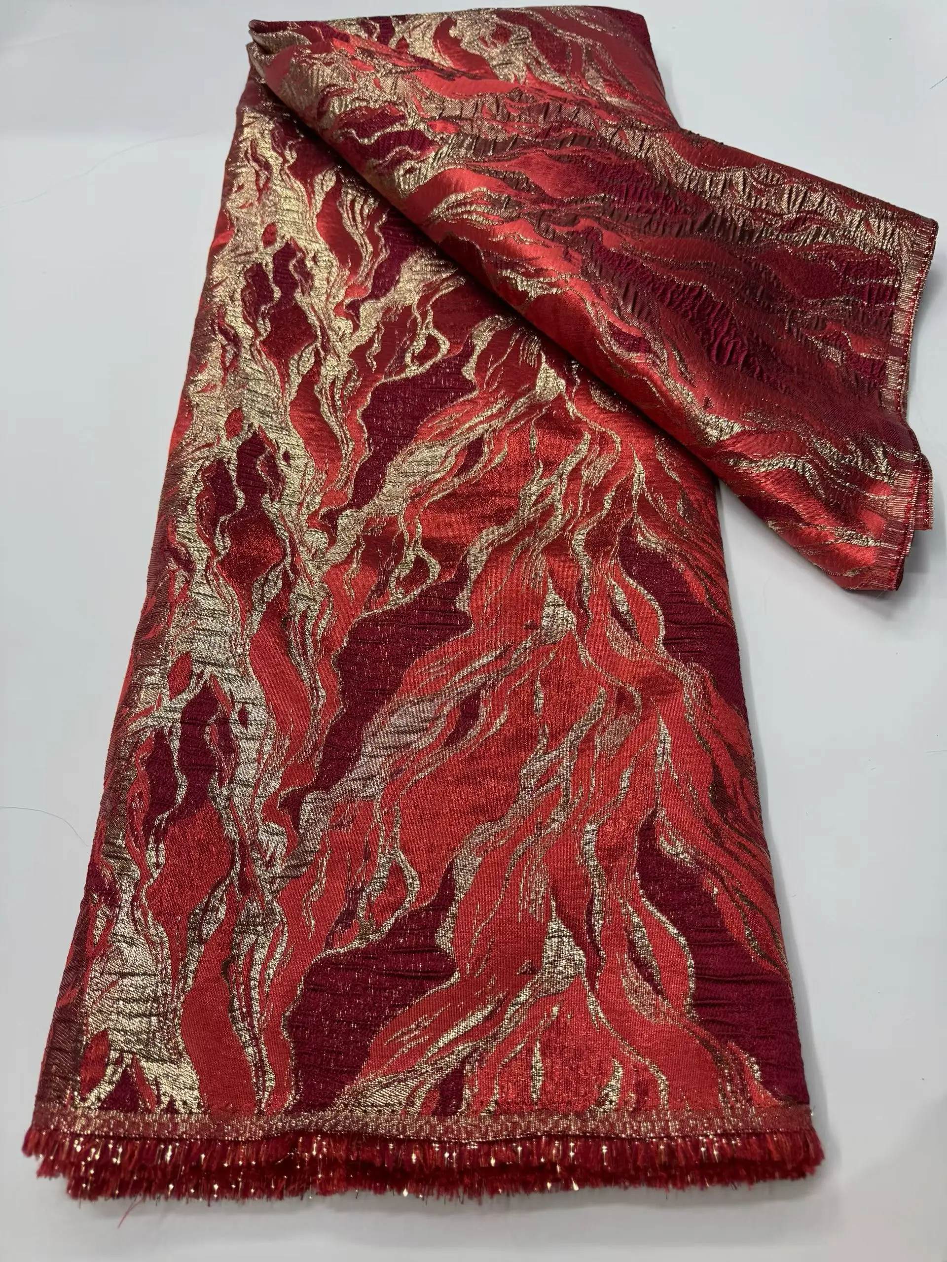 

Latest Burgundy Brocade Jacquard Nigeria African Lace Fabric 2026 High Quality French Damask Lace Fabric For Women Dress LCW2532