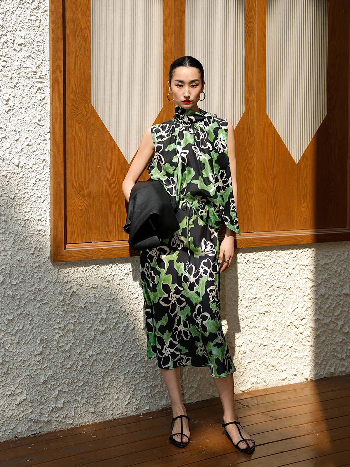 

Комплект LemonChen: Топ без рукавов с восточным принтом и шелковым поясом, асимметричная атласная юбка-полусолнце, весенний модный комплект