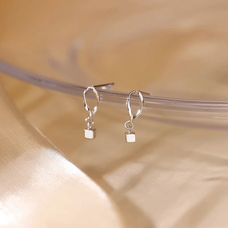 Temperament Fashion 925 Sterling Silver Geometric Wavy Square Stud Earrings for Women Korean Summer Designer Jewelry Accessories