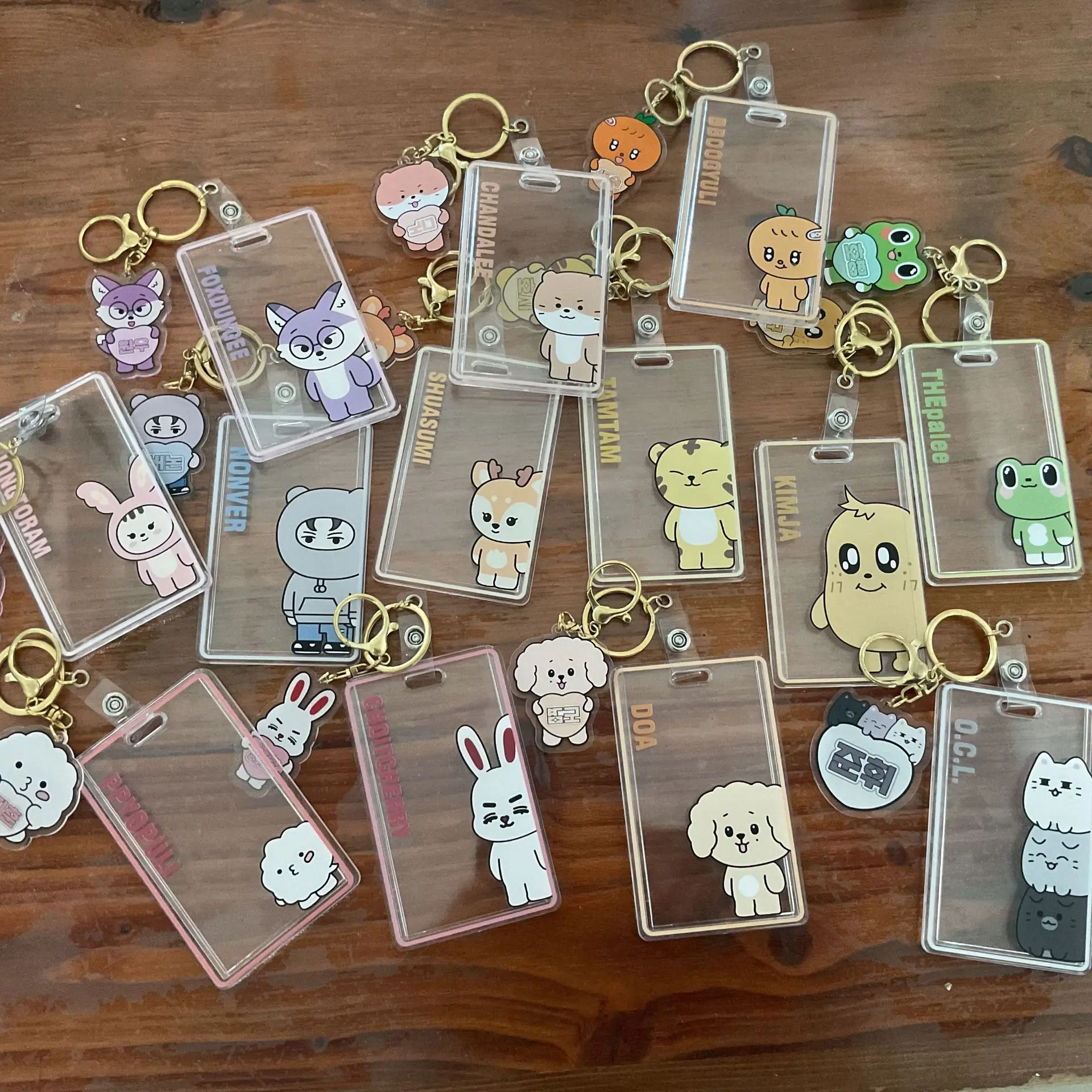 مجموعة بطاقات بطاقات KPOP الكورية للأولاد، مجموعة معرف الطالب اللطيفة، بطاقة وجبة الحافلة، لوحة الصدر، مجموعة واقية لبطاقة وجبة الطالب في المخزون