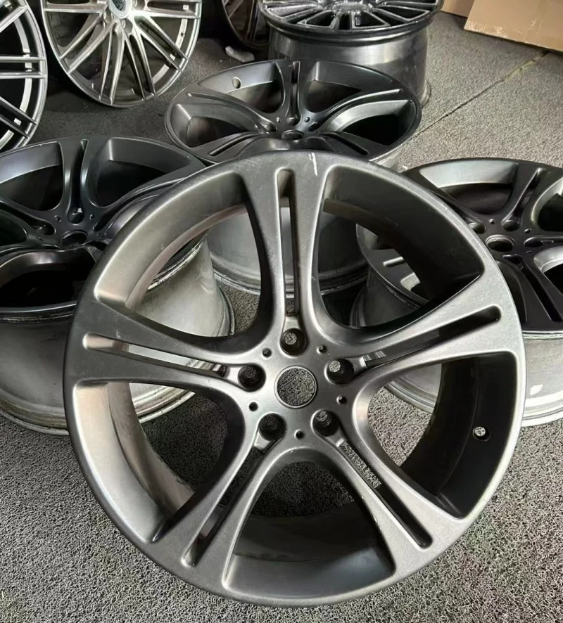 

Suitable for McLaren 625C 650S 675LT 720S MP4-12C Front 19-inch and Rear 20-inch Steel Rims Forged Wheel Hub 11B0118CP
