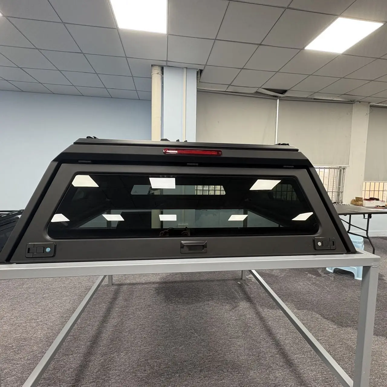 قبعة بيك اب خفيفة الوزن لـ Ram1500 - غطاء علوي آمن للتخزين في أفرلاند وايلد