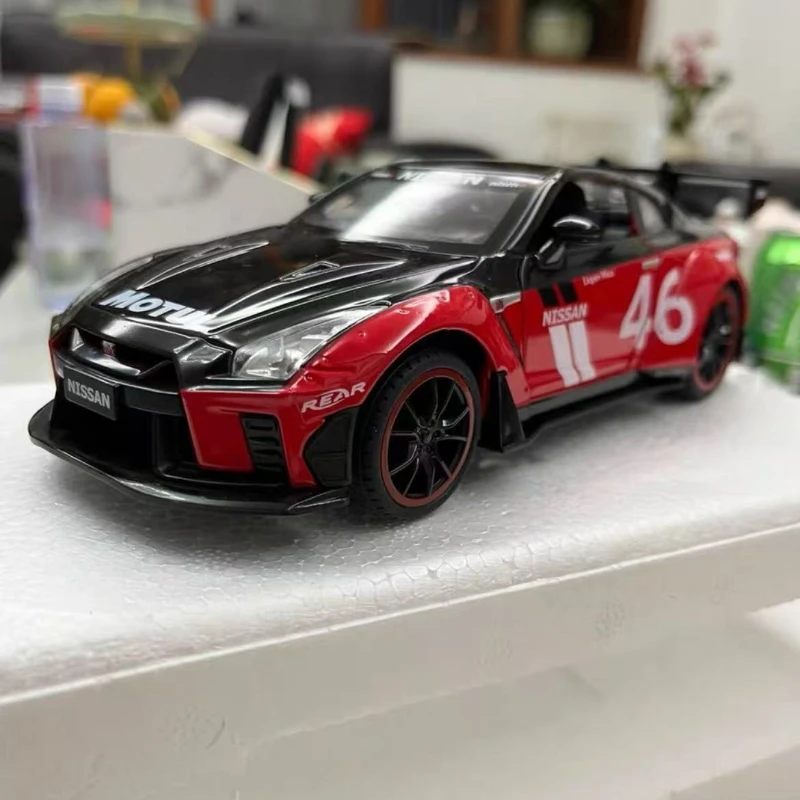 

1:22 Nissan GT-R sports car High Simulation Diecast Car Metal Alloy Model Car Children's toys collection gifts A594