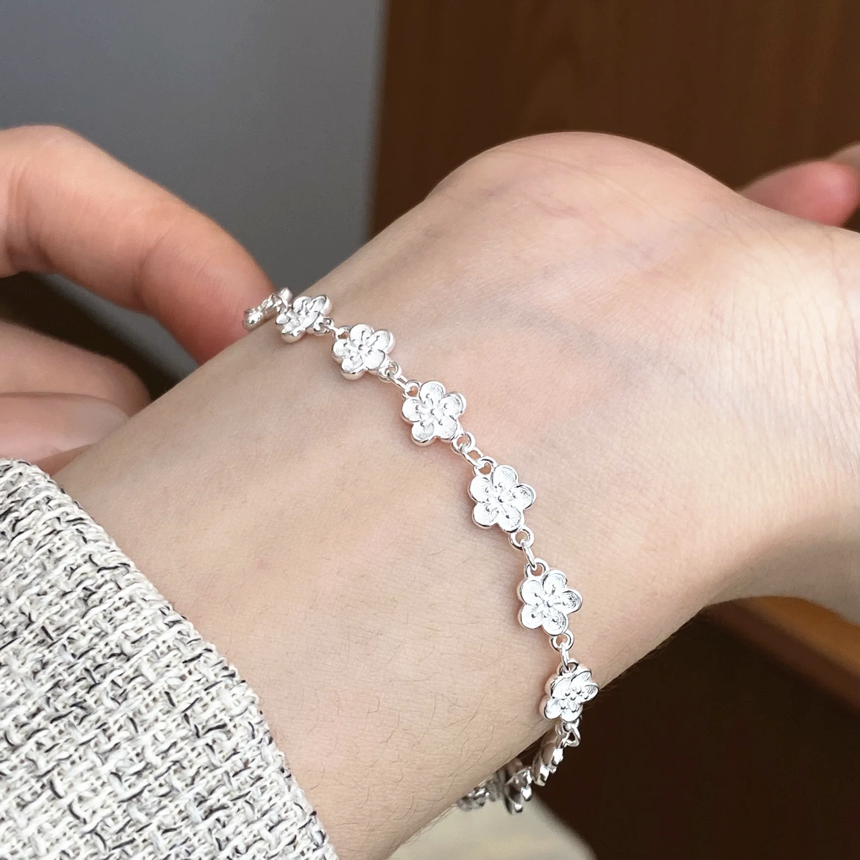 

Женский браслет из стерлингового серебра 925 пробы с цветком, популярные в Европе и Америке модные украшения, аксессуары для вечеринок