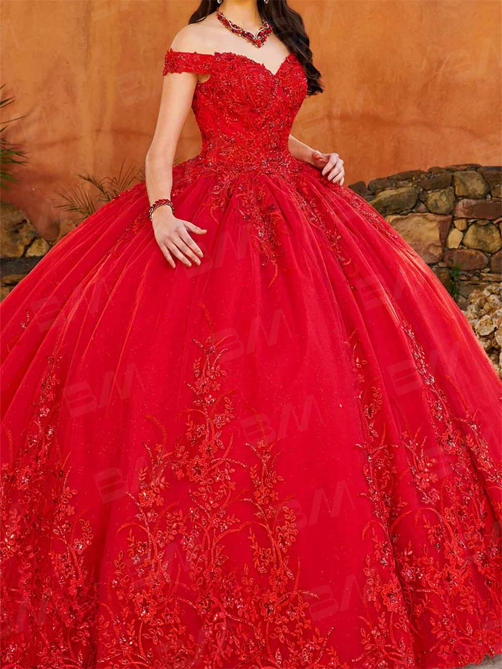 ใบApplique Quinceชุดลูกไม้ทองBasqueค็อกเทลโรแมนติกVestido De Baile Vestidos De 15 Quinceañera