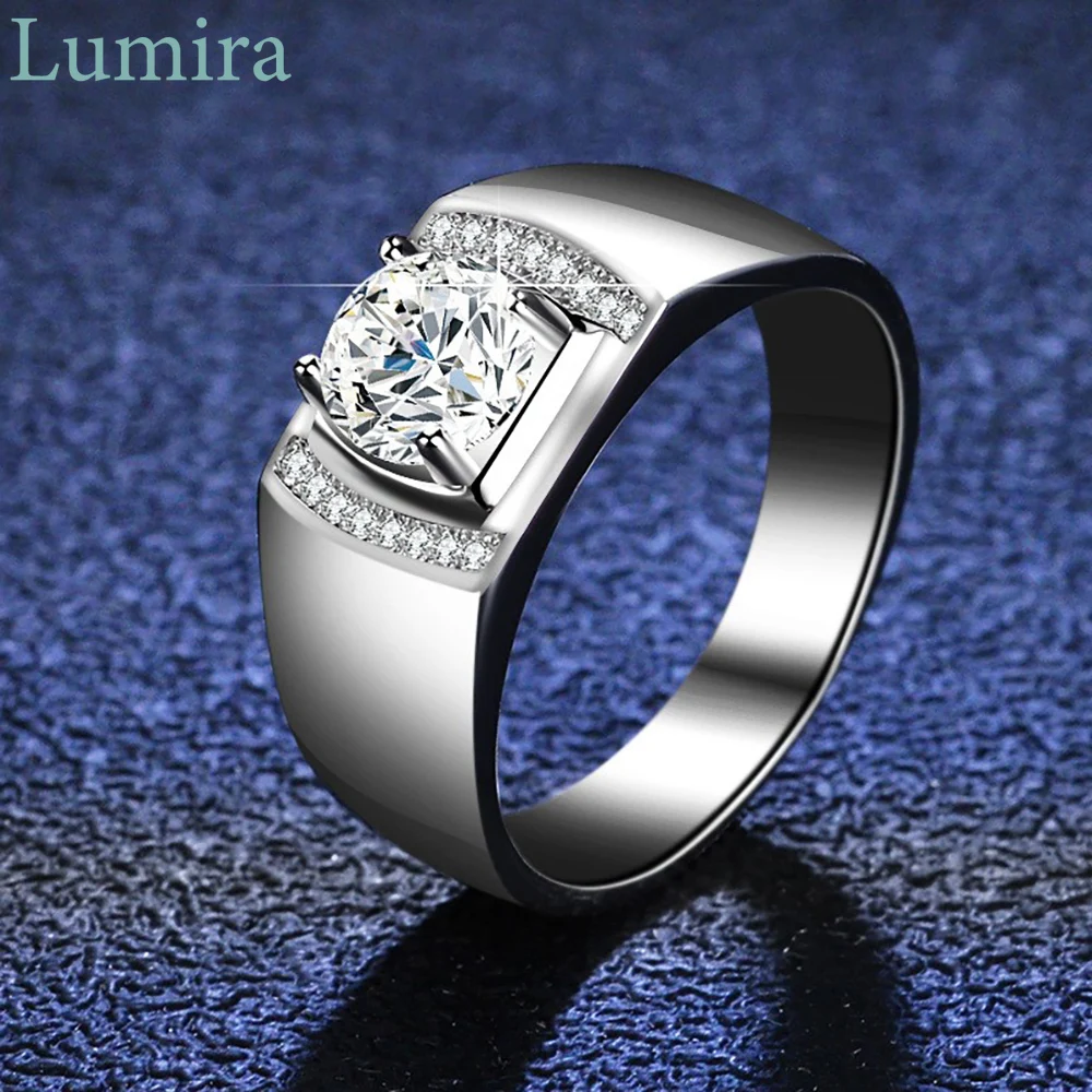 

Кольцо Lumira в роскошном стиле с полным муассанитом и платиной PT950, смелое и впечатляющее мужское кольцо в стиле босса с бриллиантом 1 карат