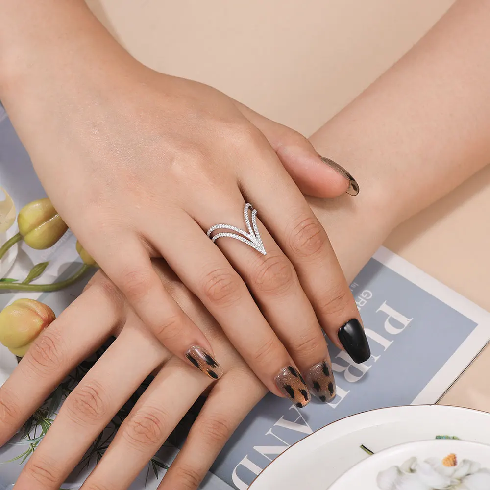 LinkerLove S925 Silver V Shaped Chevron Moissanite Ring for Women Pave Round Diamond 2 Row Stackable Wedding Band Fine Jewelry