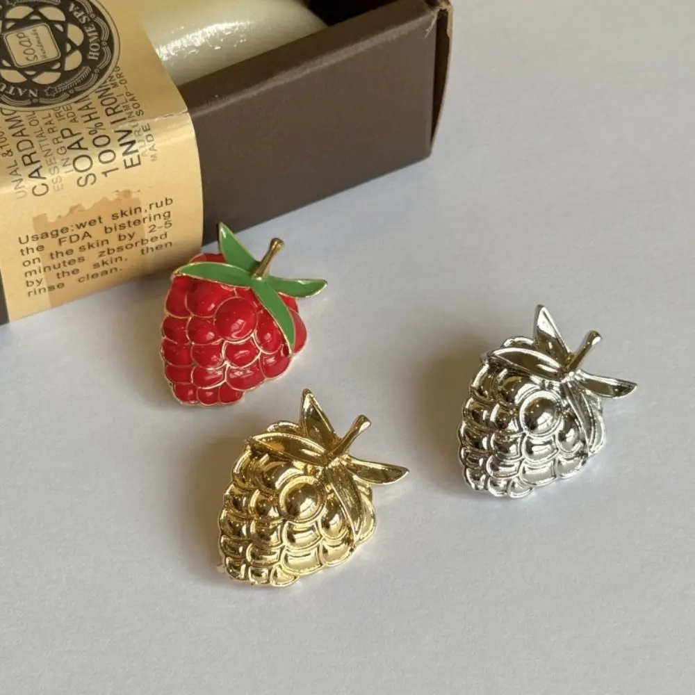 Броши из сплава с клубникой и эмалью, ювелирные аксессуары, корейский стиль, броши с капельным маслом и фруктами, дизайн меньшинства, значок для сумки