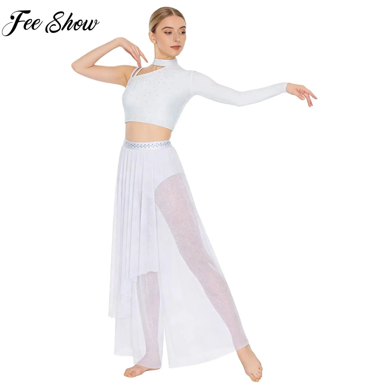 

Женский костюм для лирического танца: укороченный топ с одним длинным рукавом, асимметричным вырезом на плече, стразами и встроенными трусиками-шортами.