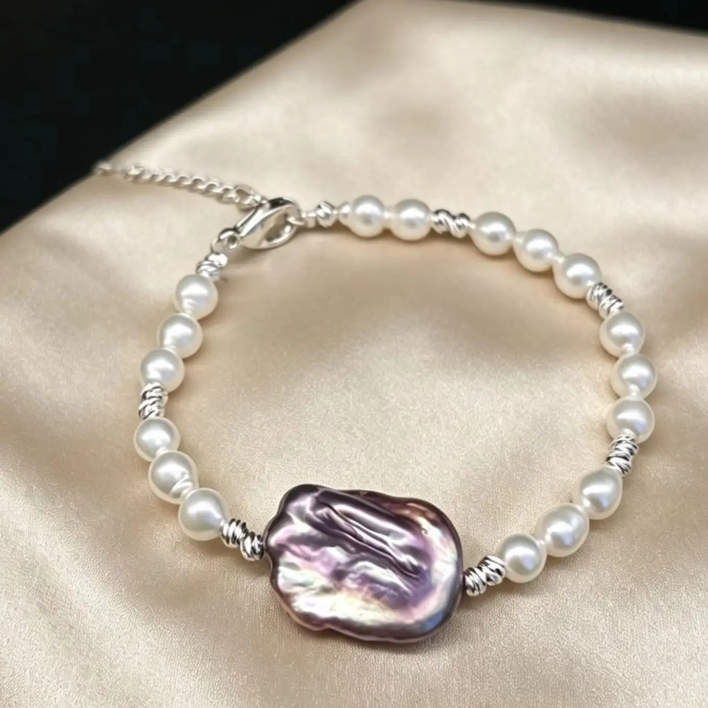 elegante-braccialetto-di-perle-d'acqua-dolce-per-donne-bracciale-con-ciondolo-di-perle-colorate-delicata-catena-regolabile-color-argento-per-uso-quotidiano