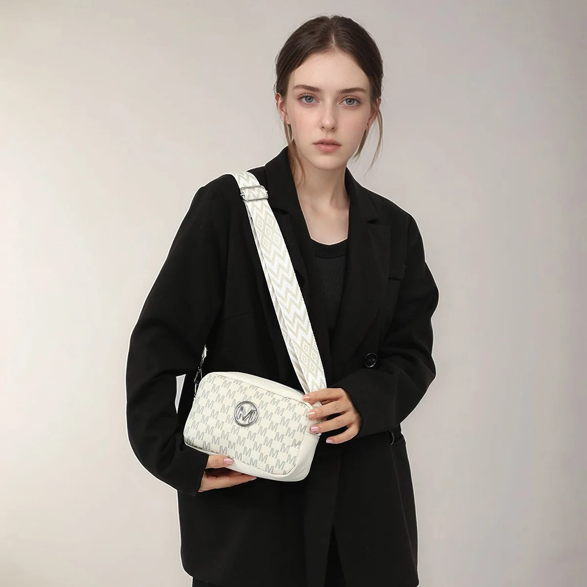 Damen-Umhängetasche im Retro-M-Muster-Design, stilvolle Damen-Umhängetasche, Handy-Geldbörse mit breitem Riemen für Damen, Arbeit, Party, Datum – Detail 6
