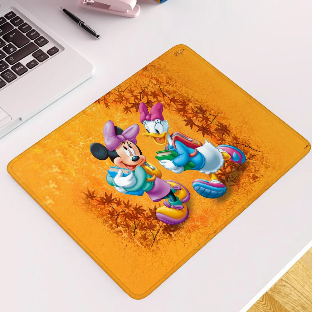 Daisy Duck Desk Accessories Small Rubber Mat Pc Gamer Girl Keyboard Pad Gaming Mouse Pad Anime Mousepad Company Game Mats Mause