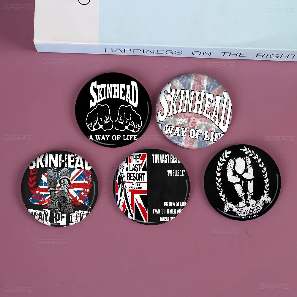 SKINHEAD طريقة الحياة الإبداعية دبابيس مضحك وجه مبتسم جولة المفاجئة في بروش شارة ظهره قبعة اكسسوارات مجوهرات هدايا