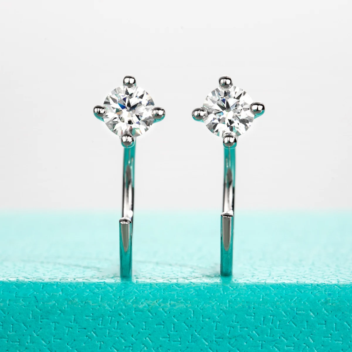 AnuJewel 4mm D Color Moissanites Classic Hoop Earrings for Women 925 Sterling Silver Jewelry 18K Gold Plated Earring Wholesale