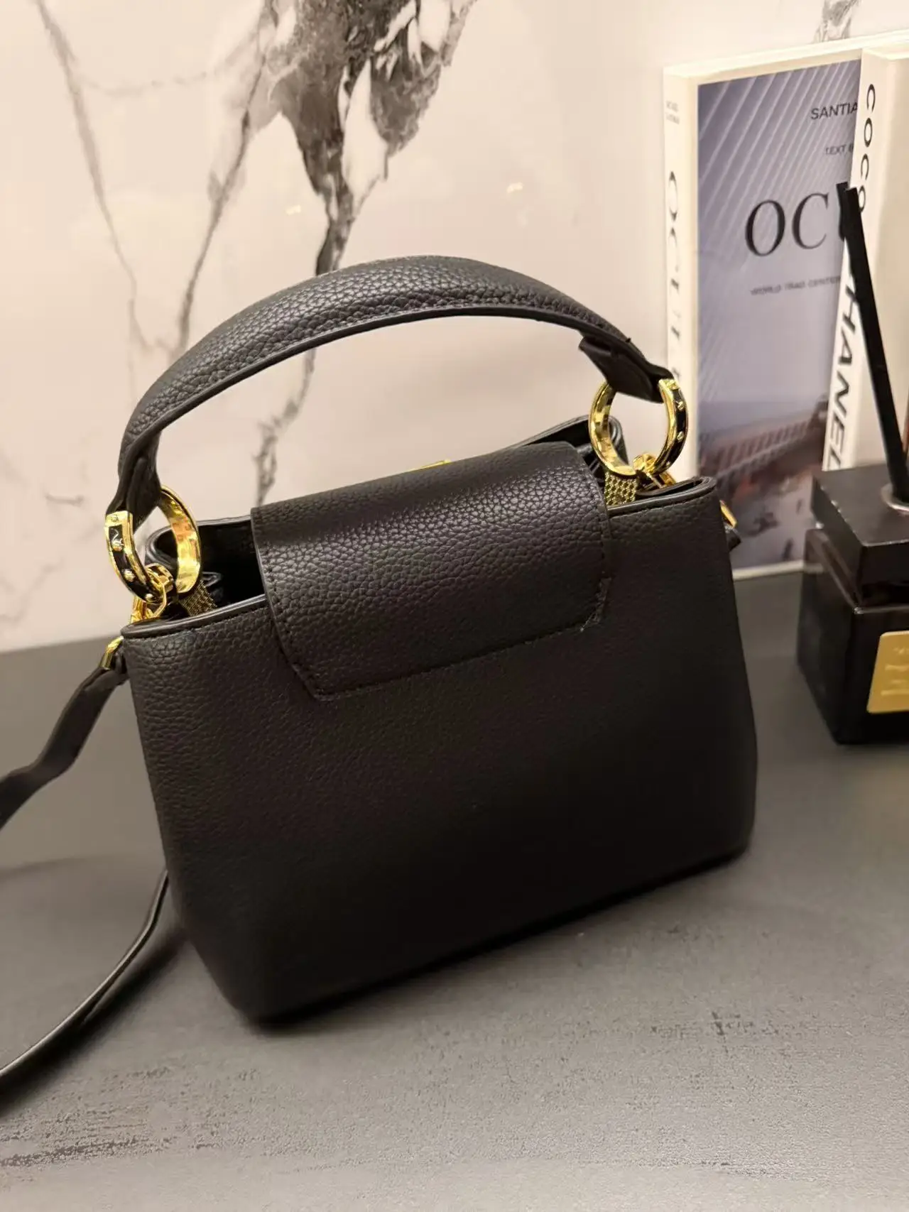 حقيبة يد فاخرة جديدة مع شعار المرأة الاتجاه حقيبة تسوق جلدية العلامة التجارية الأصلية الكلاسيكية حقائب كتف كروسبودي الإناث مع حزام