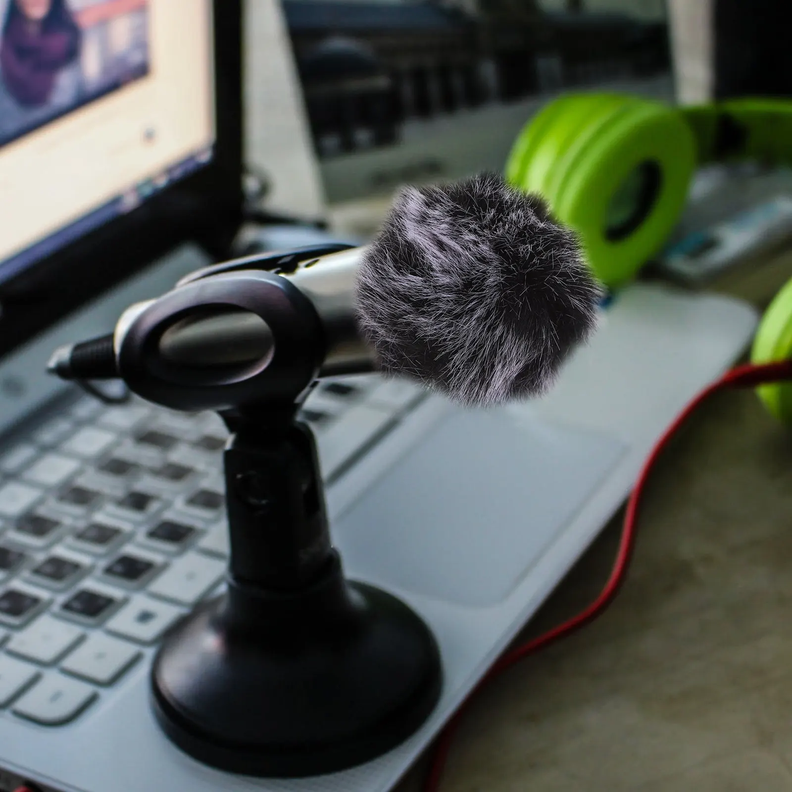 2Pcs Microphone Protective Cover Artificial Wool Windproof Sleeve Splash-Proof Microphone Accessory Mic Protector for Ktv