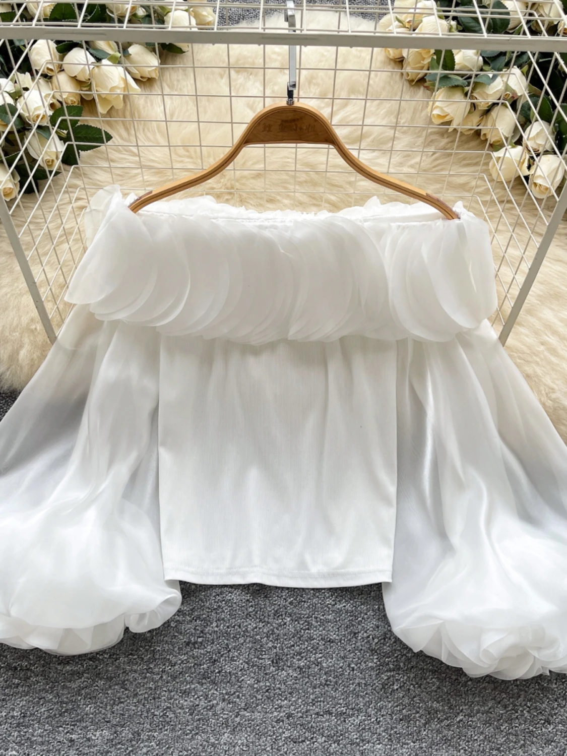 

Модная женская блузка с одним рукавом, кружевной отделкой и рукавами-колокол, весна-лето 2025, в корейском стиле, для офиса, свободного кроя