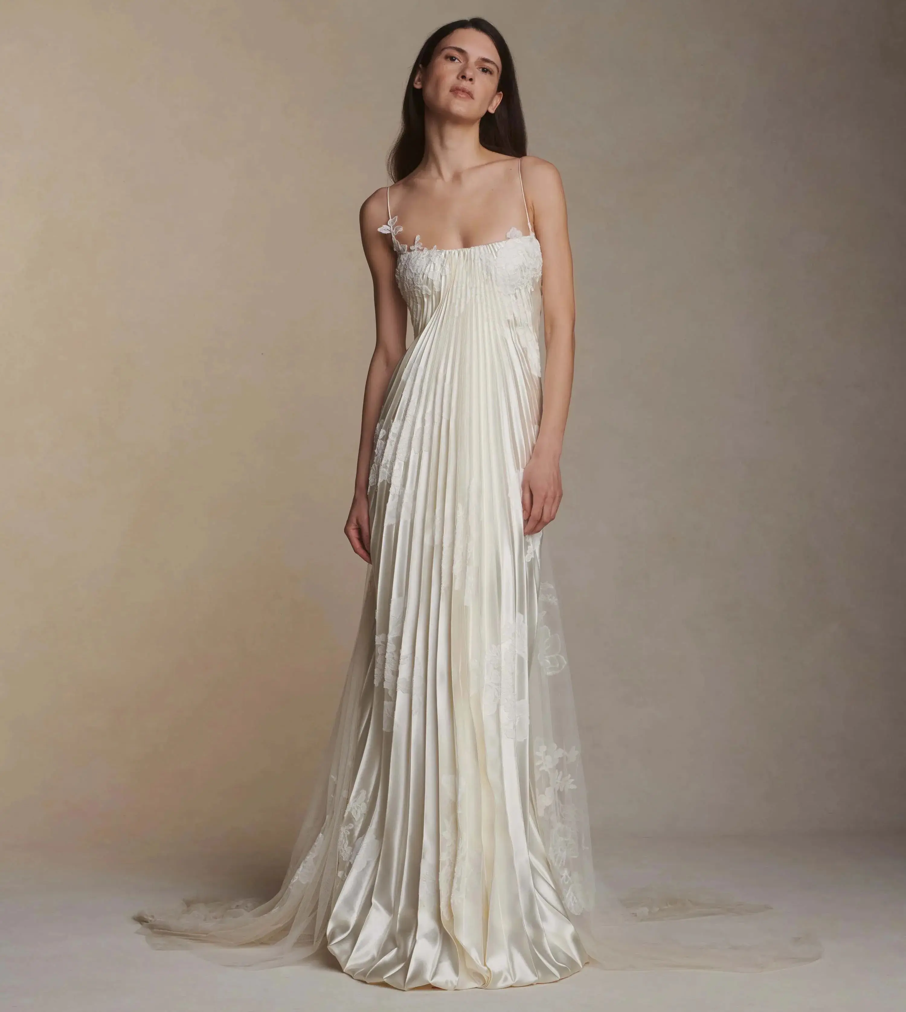 Vestidos de noche color marfil, corte A, encaje floral, sin mangas, vestidos de fiesta con cola, personalizados para eventos formales, vestidos elegantes de fiesta