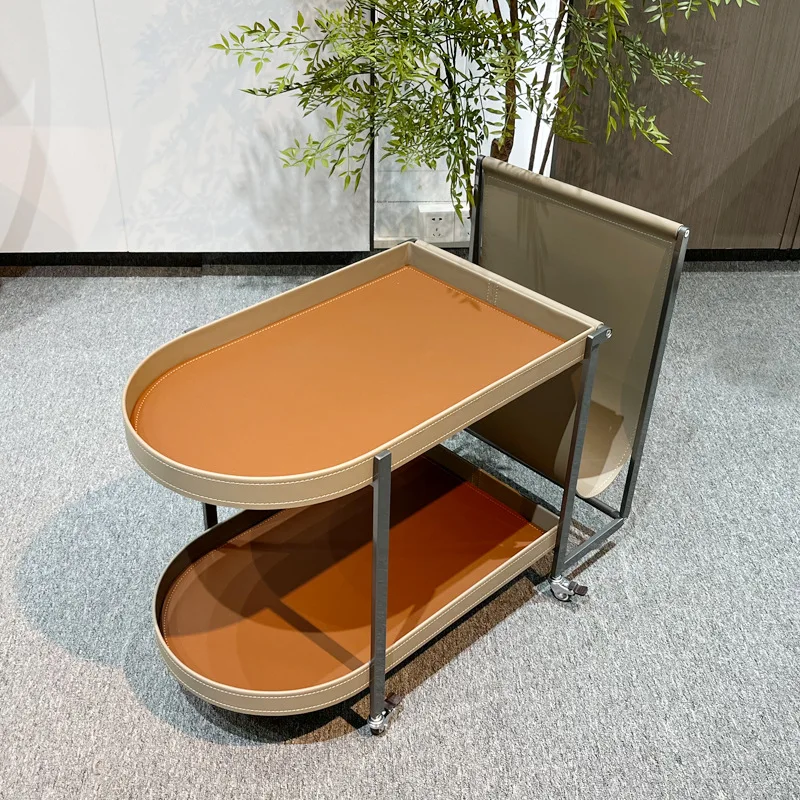 Lichte luxe zadelleren bankrandtafel, beweegbare plank op woonkamerbalkon, designwagen kleine appartement salontafel