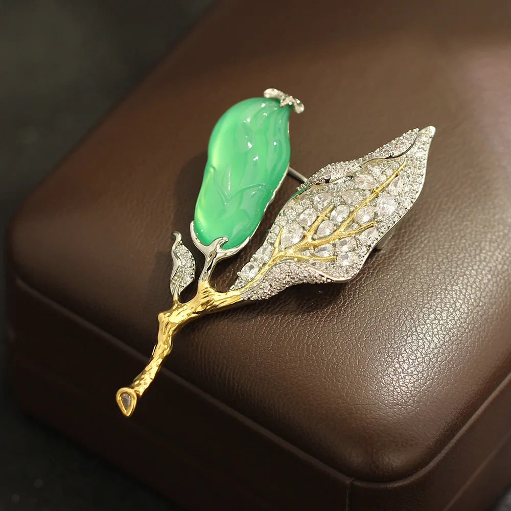 New Chinese Style Magnolia Flower Brooch Green Chalcedony Flower Bud inlaid Diamonds Cheongsam Suit Coat Accessory for Women