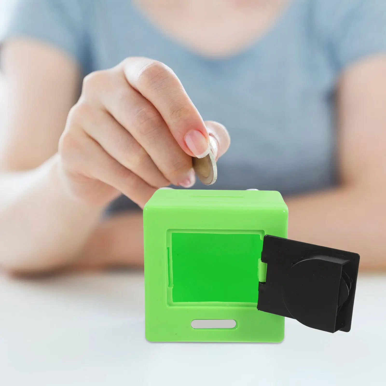 

Копилка-сейф с кодовым замком для детей: мини-сейф для монет и наличных, способствует формированию привычки к накоплению для мальчиков и девочек