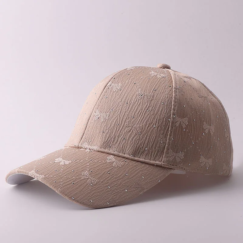 Women's full-coverage creased diamond-studded bow baseball cap. Gentle and exquisite style. Suitable for shopping and commuting.