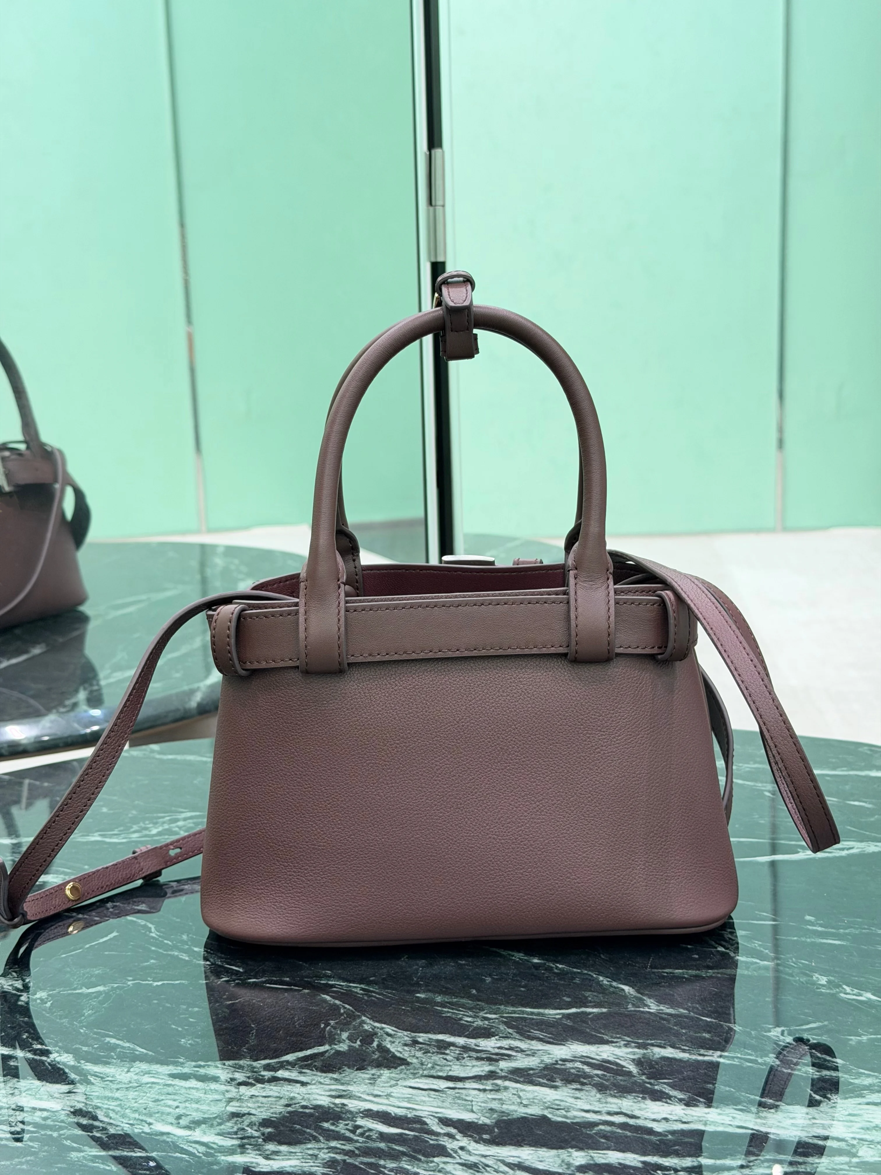 026 New Limited Edition High-End Leather Handbag, Shoulder Crossbody Bag by Fashion Designer