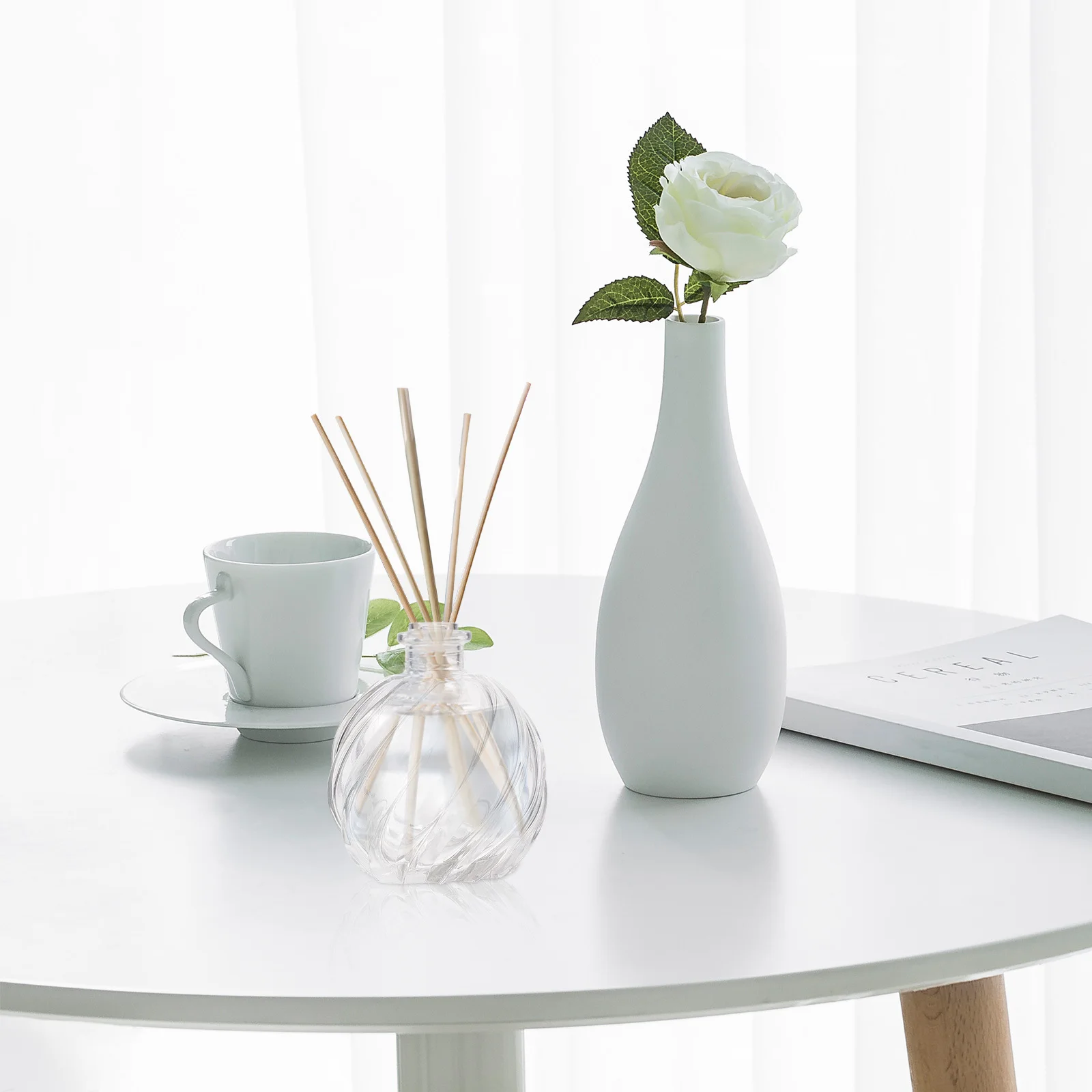 

2Pcs Aromatherapy Bottles Glass Diffuser Bottles Transparent Empty Refillable Flat Bottom Essential Oil Diffuser Decorative Home