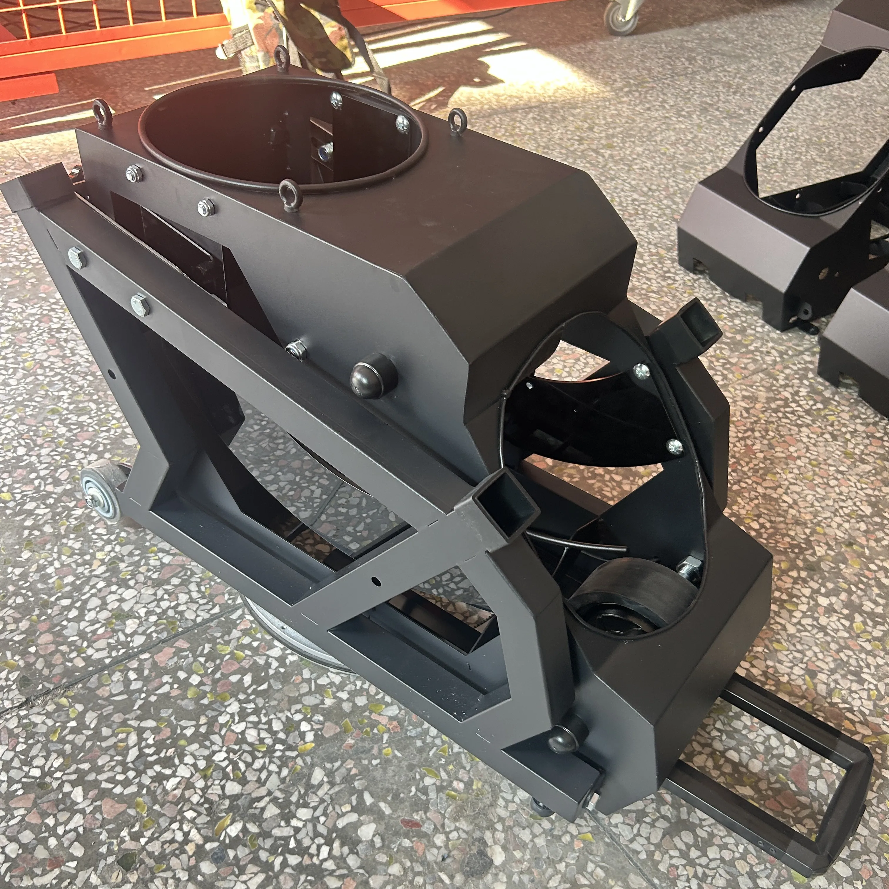 

Gold Seller Small basketball automatic serve machine two or three points ball return device basketball machine car