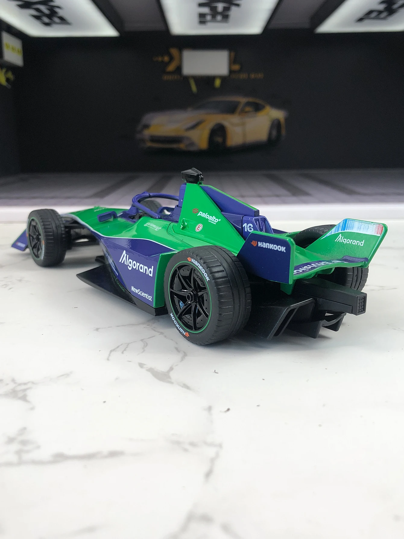 TSC 1:24 simulación de aleación de zinc el coche modelo ABB FIA Fórmula E Envision, adorno estático, coche de regalo coleccionable de metal