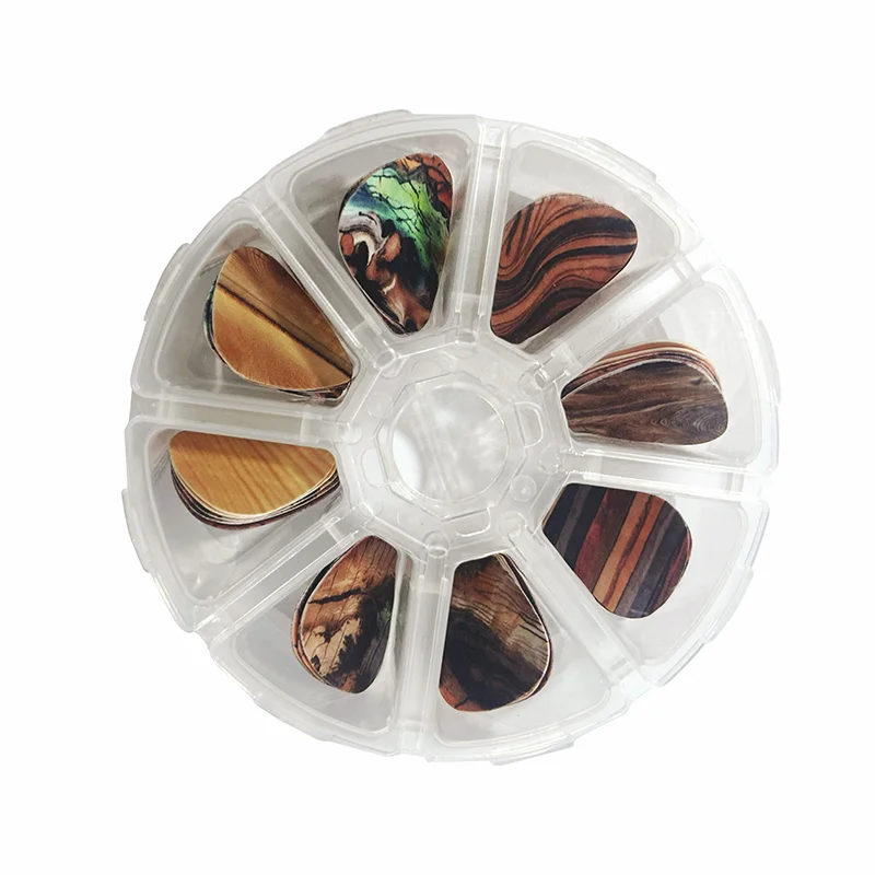 Juego de púas de guitarra en caja de 50 piezas. Tres Espesores mezclados - Fabricado en PVC con caja de almacenamiento de 8 celdas - Accesorio para instrumentos musicales