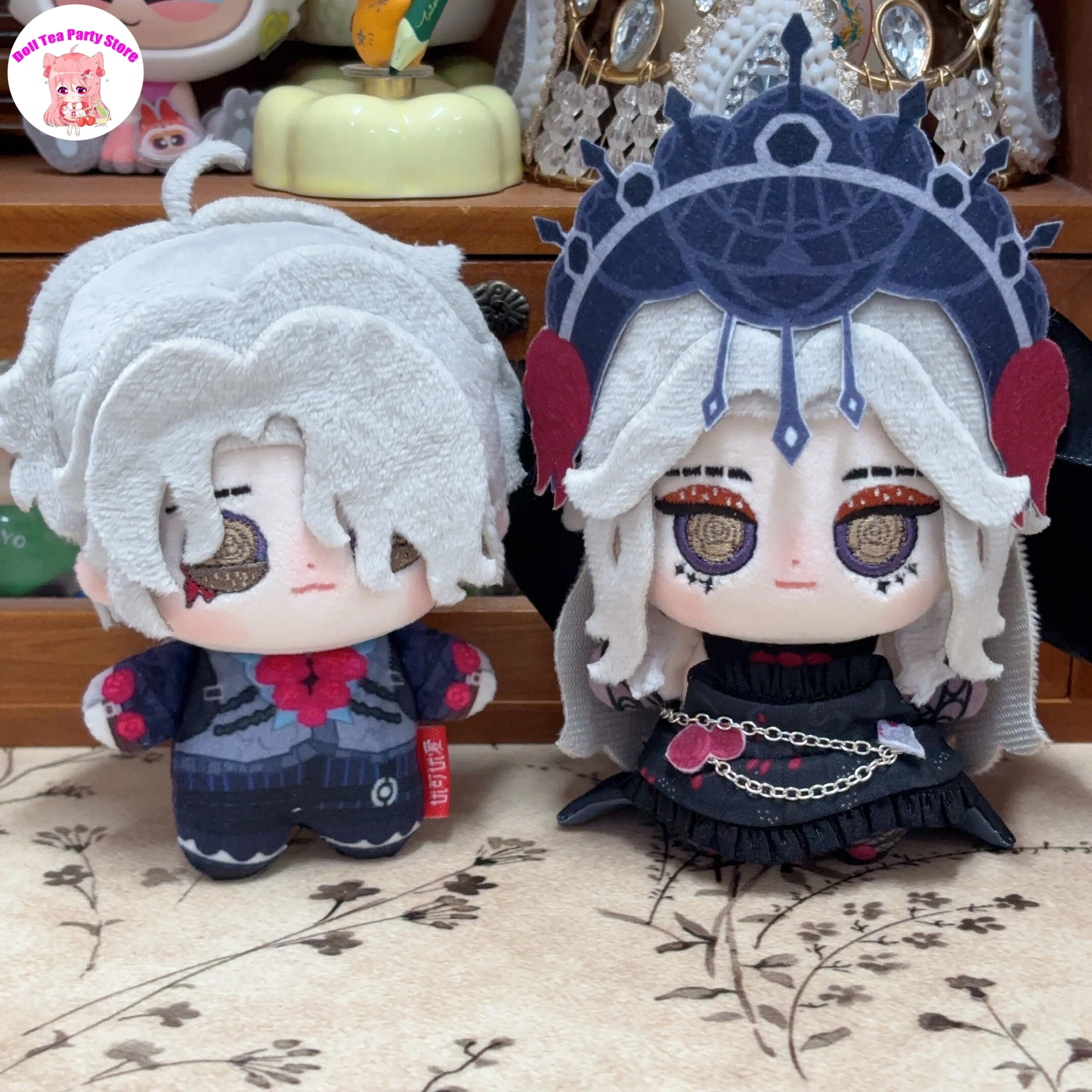 Poupée en coton Anime Identity V Psychologue Ada Mesmer ‌   Jouets en peluche Cosplay, pendentifs originaux, porte-clés de 10 cm, cadeau